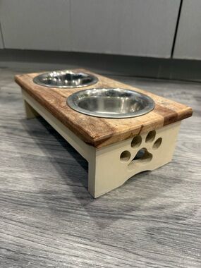 PetSafe Elevated Double Pet Feeder in Wood and Cream with Stainless Steel Bowls